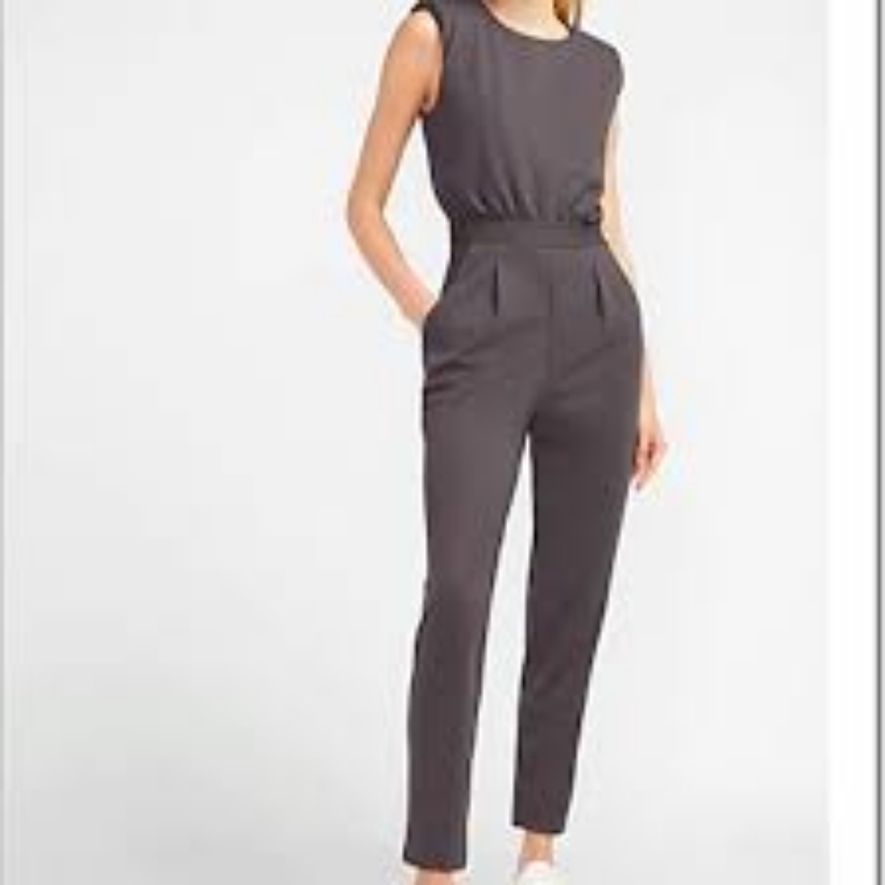 NWT grey padded shoulder jumpsuit by Express - size L